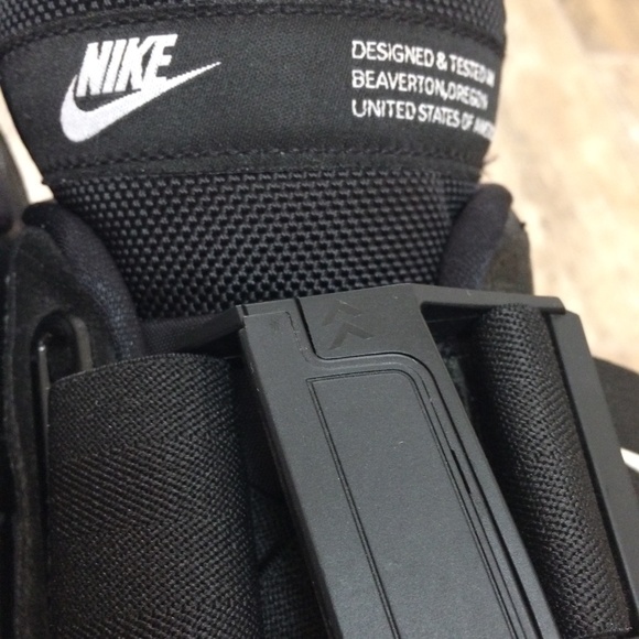 Air Force 1 Utility Size 9 (Used/Like New) - Picture 8 of 15